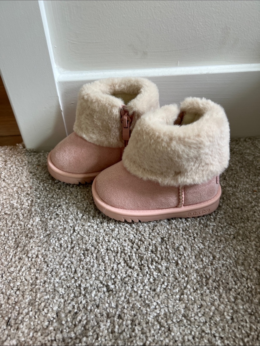 Baby Girl Fur Boots - Picture 2 of 2
